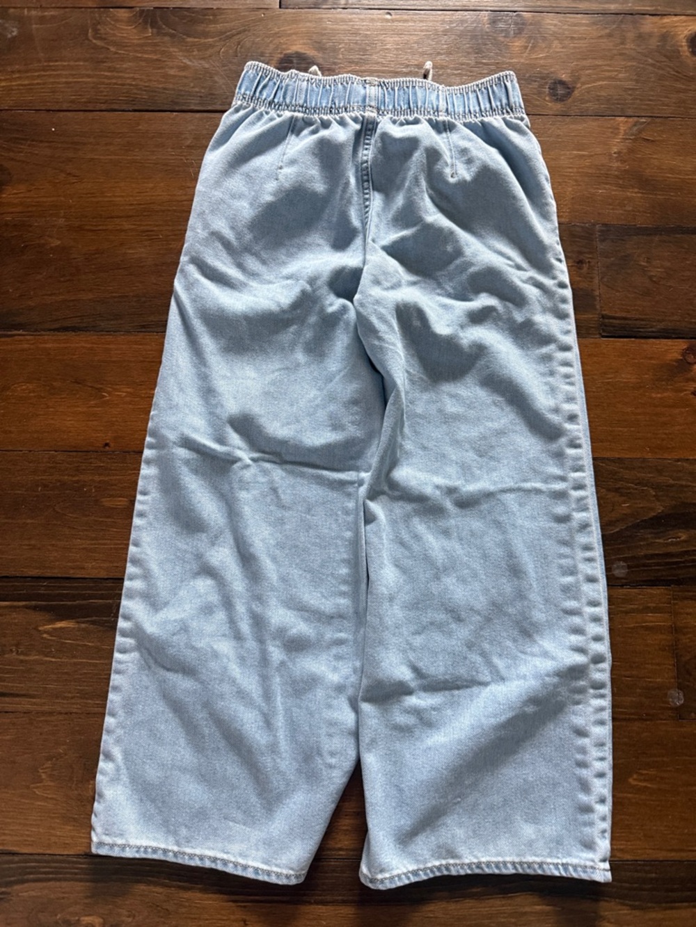 Old Navy Kids Wide-Leg Jeans in Light Blue & Medium Blue - Picture 4 of 7